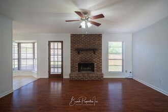 7811 Woodpointe Dr in Pensacola, FL - Building Photo - Building Photo