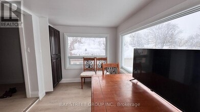 5731 Stanley Ave in Niagara Falls, ON - Building Photo - Building Photo