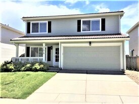 21610 E 38th Pl in Denver, CO - Building Photo