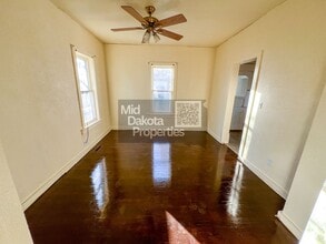 405 S Minnesota St in Mitchell, SD - Building Photo - Building Photo