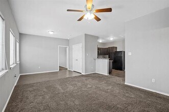 609 Meadow View Ct in Denton, TX - Building Photo - Building Photo