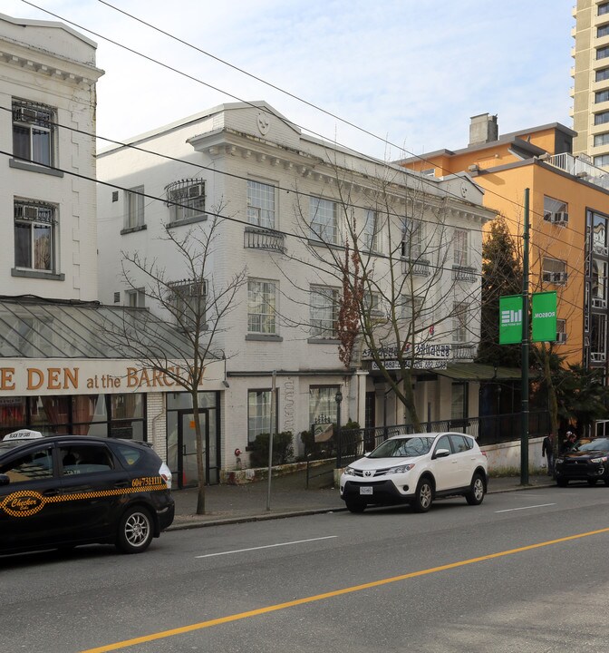 1368 Robson St in Vancouver, BC - Building Photo