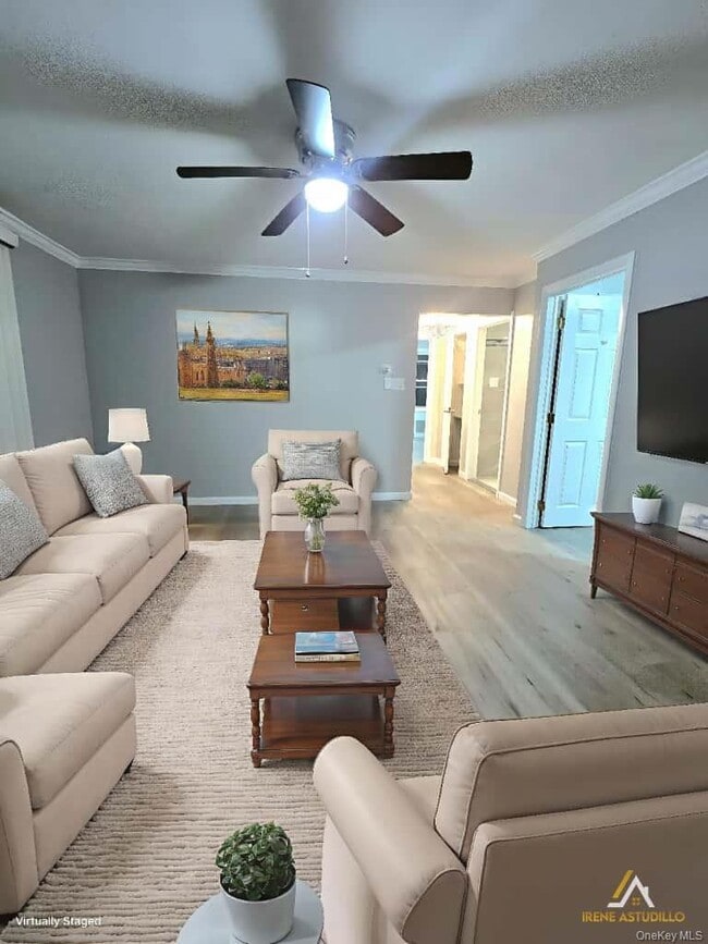 14 Stone Blvd in Massapequa, NY - Building Photo - Building Photo