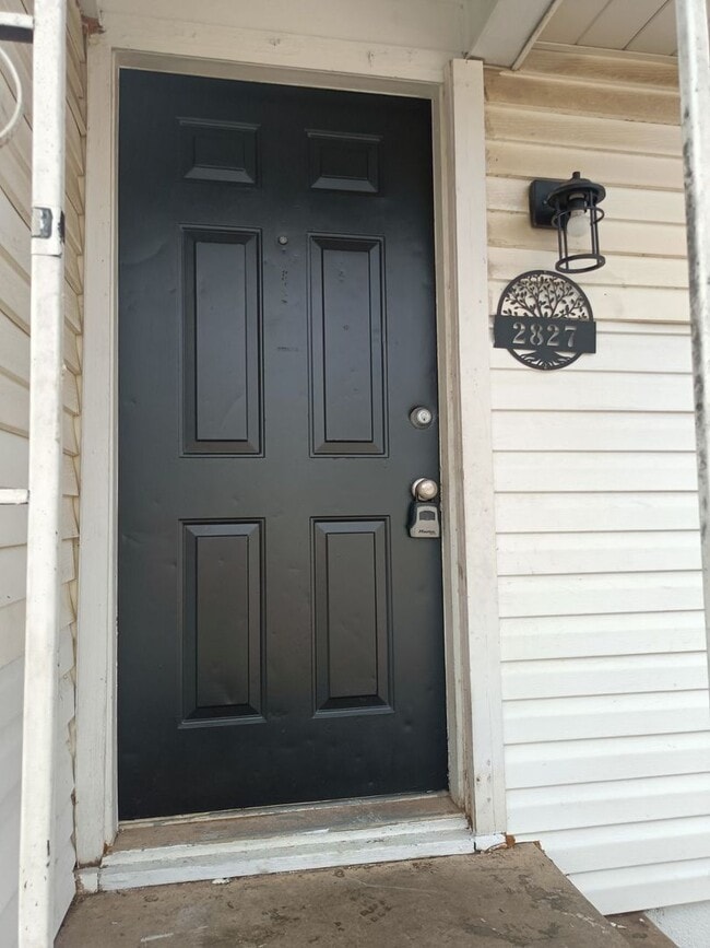 property at 2827 SW 33rd St