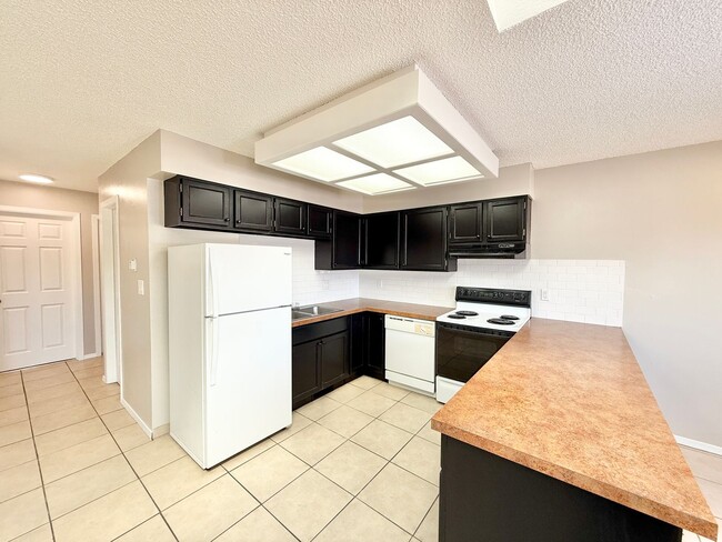 property at 922 Teal Ct