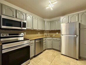 124 NE 19th Ct, Unit 102B in Wilton Manors, FL - Building Photo - Building Photo