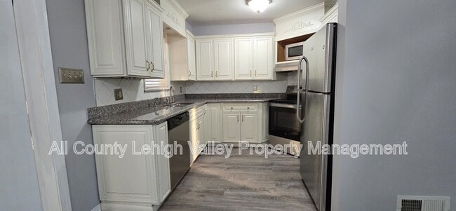 1560 Riegel St in Hellertown, PA - Foto de edificio - Building Photo