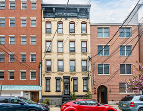 323 Monroe St in Hoboken, NJ - Foto de edificio - Building Photo