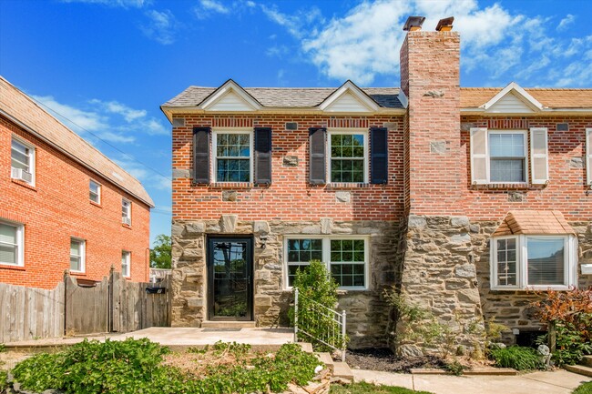 property at 7 Sandy Bank Rd
