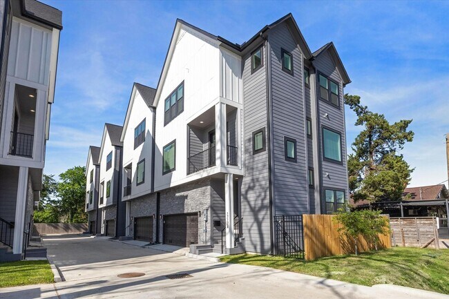 1717 W 23rd St in Houston, TX - Foto de edificio - Building Photo