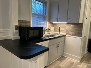 303 Newtown Ave in Norwalk, CT - Building Photo - Building Photo