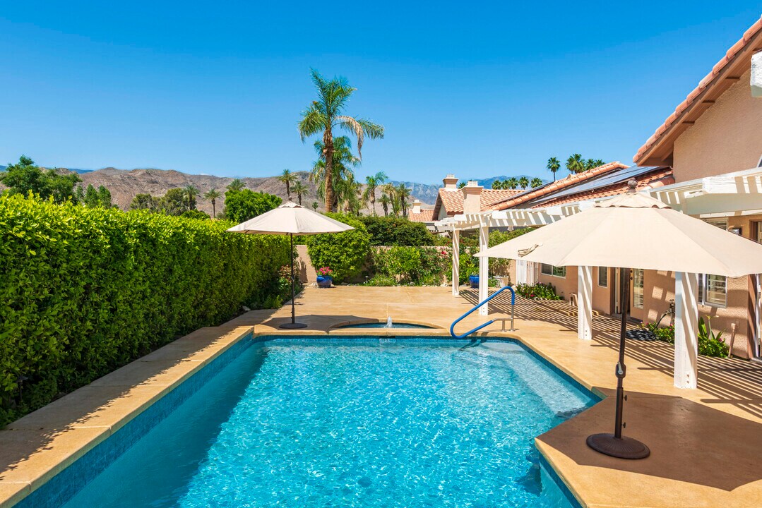 28 Park Mirage Ln in Rancho Mirage, CA - Building Photo