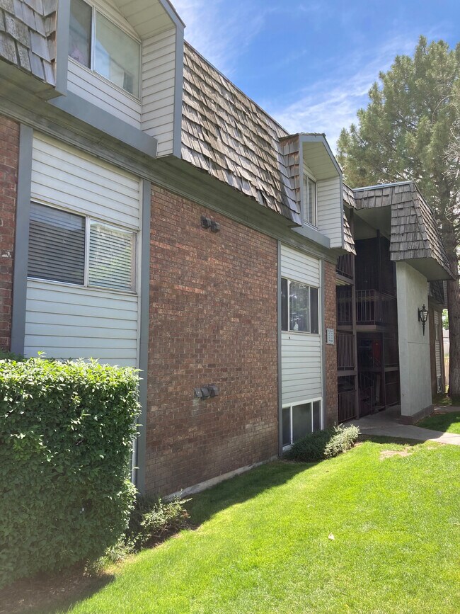 property at 1660 Woodland Dr