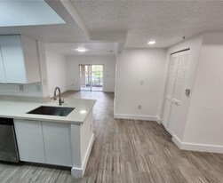 201 SW 116th Ave in Pembroke Pines, FL - Building Photo