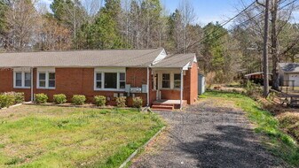 513 Truitt Rd in Chesapeake, VA - Building Photo