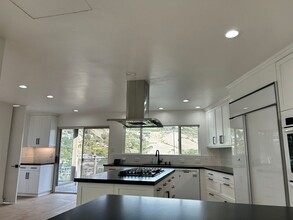 1070 Madison Pl in Laguna Beach, CA - Building Photo - Building Photo