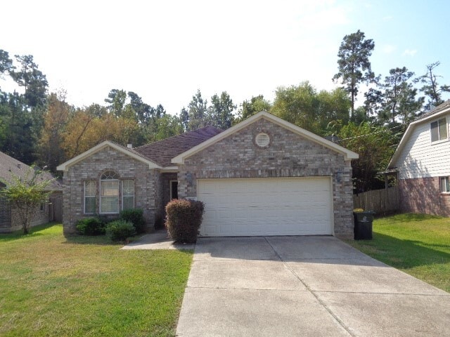 205 Maple Ln in Conroe, TX - Building Photo