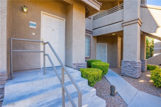 9901 Trailwood Dr in Las Vegas, NV - Building Photo - Building Photo