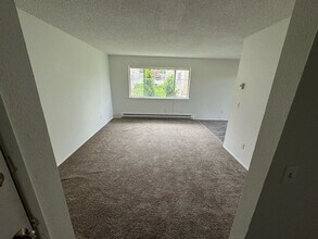 r144a Woodland Apartments in Centralia, WA - Building Photo - Interior Photo
