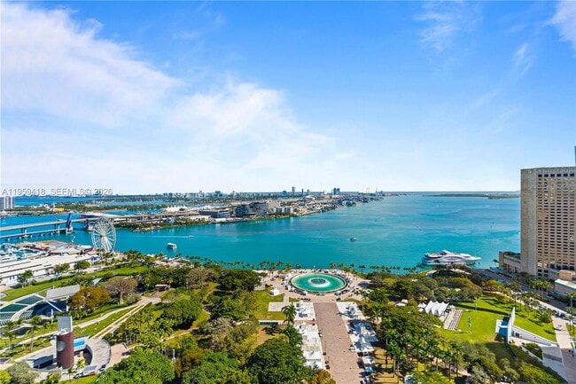 50 Biscayne Blvd in Miami, FL - Building Photo - Building Photo