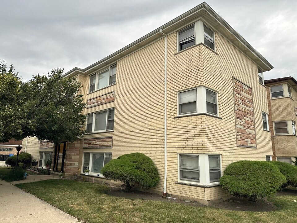 7400 N Harlem Ave in Chicago, IL - Building Photo