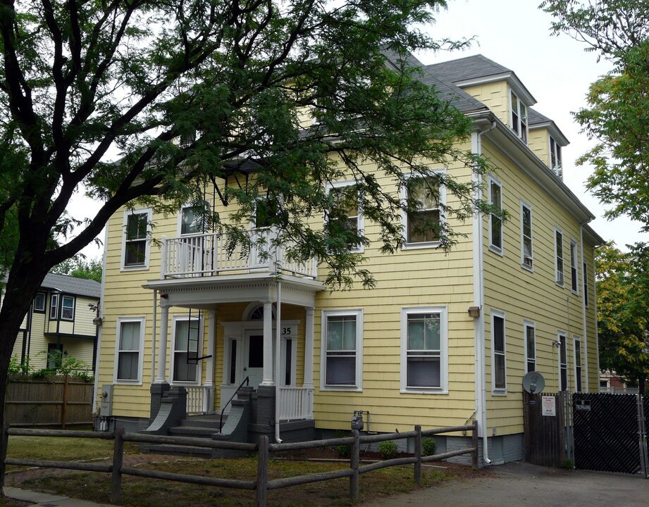 35 Harvey St in Cambridge, MA - Foto de edificio