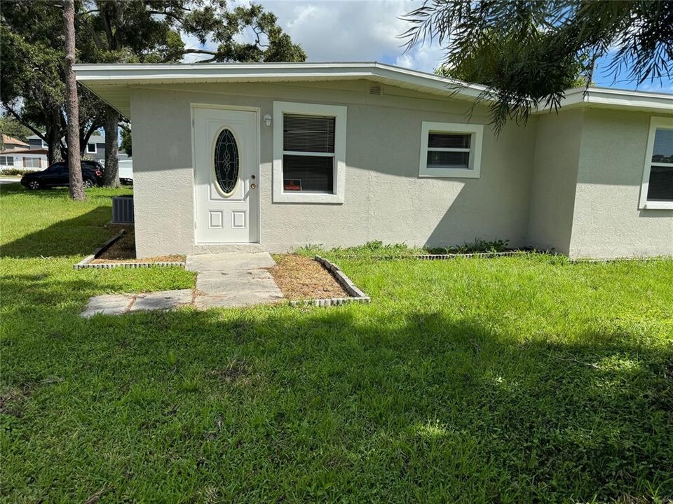 8151 61st St in Pinellas Park, FL - Building Photo