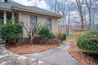 11468 Club Dr in Chapel Hill, NC - Foto de edificio - Building Photo