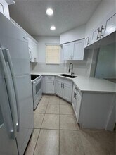 18346 NW 68th Ave in Hialeah, FL - Building Photo - Building Photo