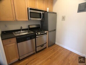 117 W 13th St in New York, NY - Building Photo - Building Photo