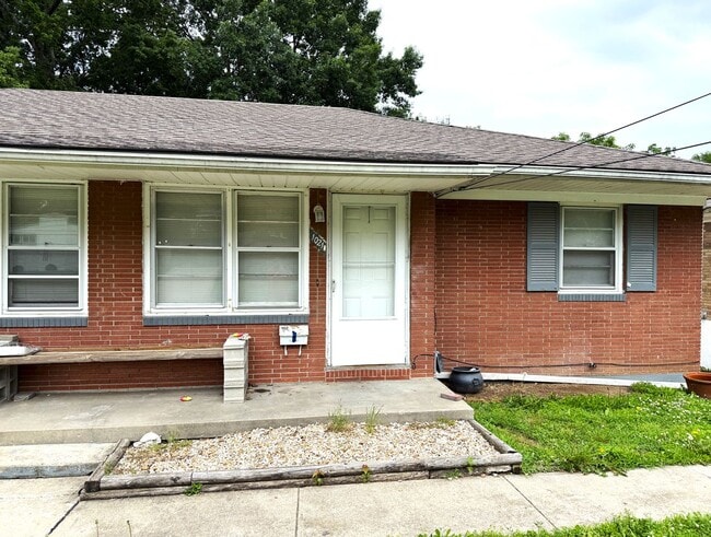 property at 1021-1021 S Appleton Ave