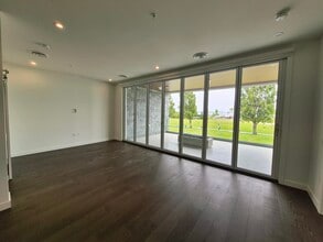 9576 Fifth St in Sidney, BC - Building Photo - Building Photo
