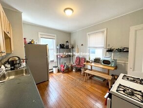394 Centre St, Unit 2 in Boston, MA - Building Photo - Building Photo