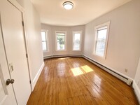 108 Beacon St, Unit #3 in Somerville, MA - Building Photo - Building Photo