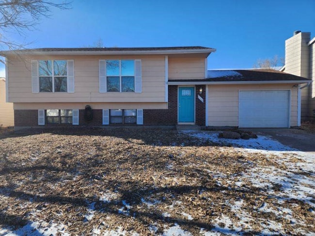 2922 Dickens Dr