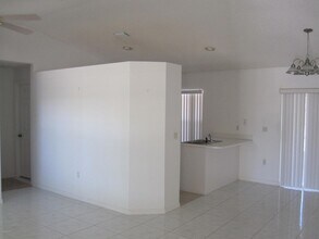 171 Americana Blvd NE in Palm Bay, FL - Foto de edificio - Building Photo