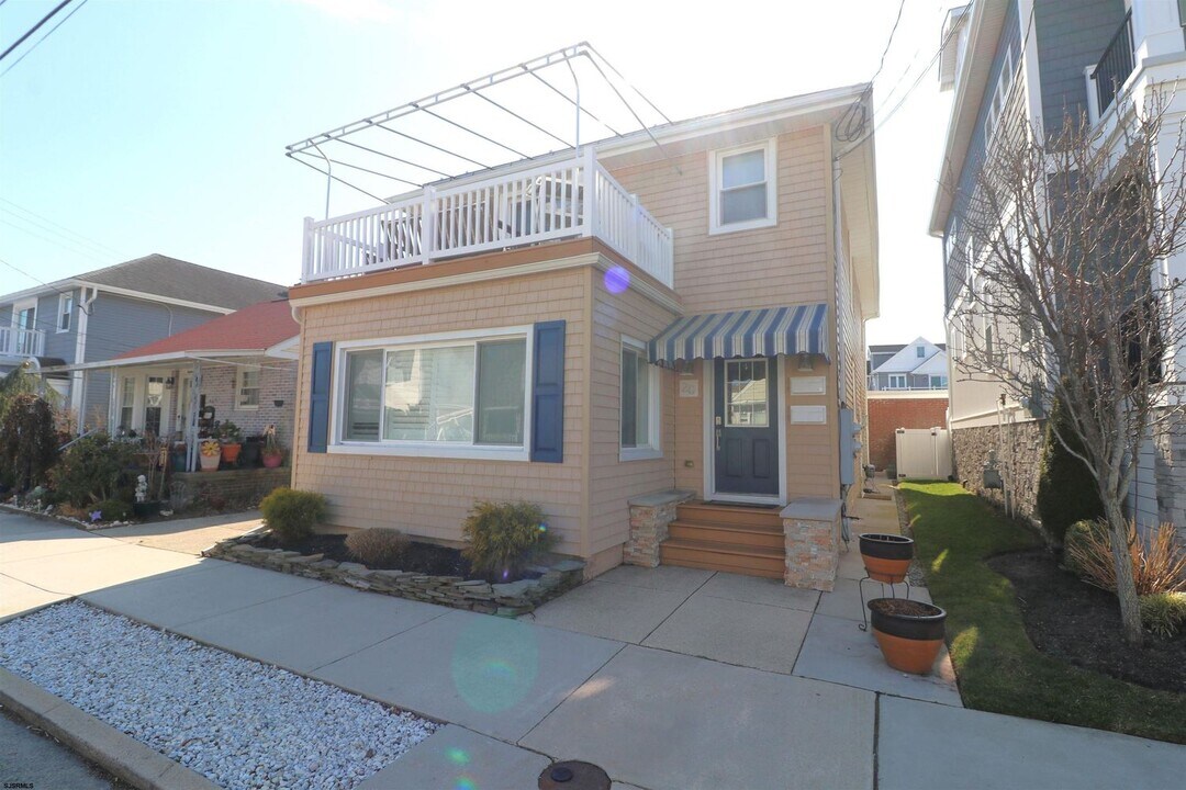 20 N Clermont Ave in Margate City, NJ - Building Photo