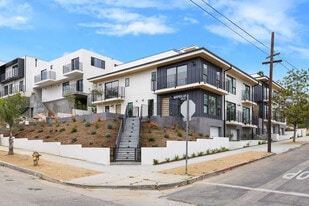571 N Mariposa Ave in Los Angeles, CA - Building Photo