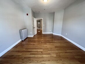 107 Chelsea St, Unit 1 in Boston, MA - Building Photo - Building Photo