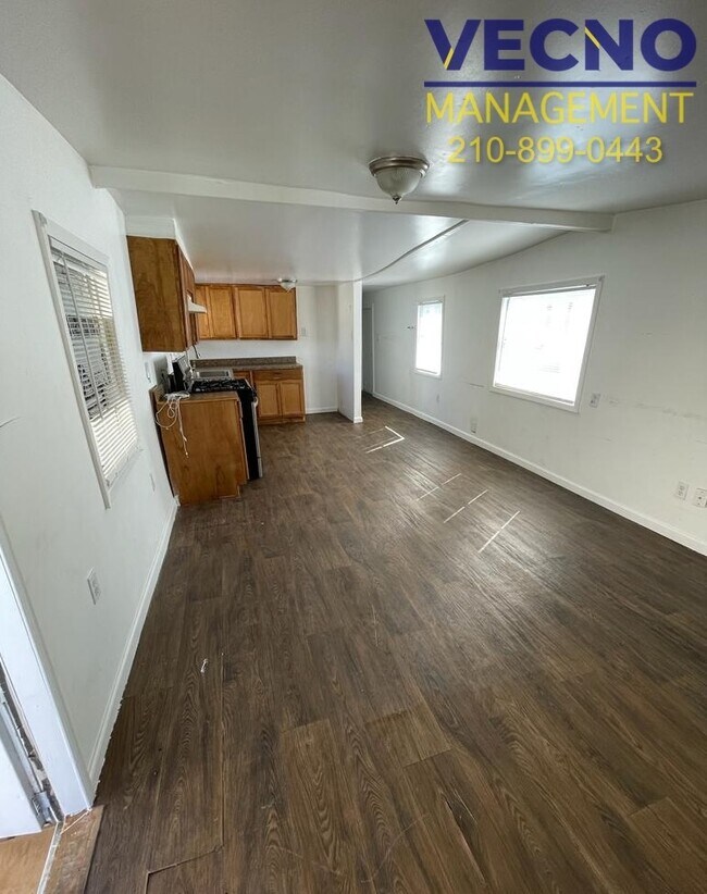 4040 SW Military Dr-Unit -6 in San Antonio, TX - Building Photo - Building Photo