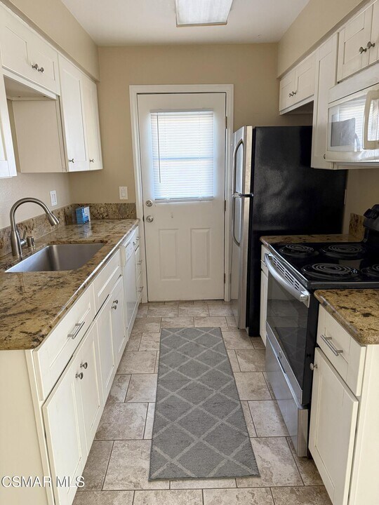 2014 Avenida Placida in Simi Valley, CA - Building Photo
