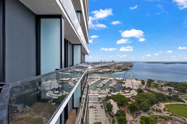 398 NE 5th St in Miami, FL - Building Photo - Building Photo