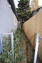 1412 Columbine St in Anchorage, AK - Building Photo - Building Photo