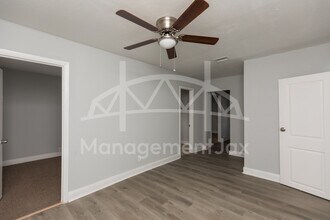 5736 Teeler Ave in Jacksonville, FL - Building Photo - Building Photo