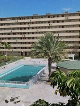 1710 NE 191st St in Miami, FL - Building Photo - Building Photo