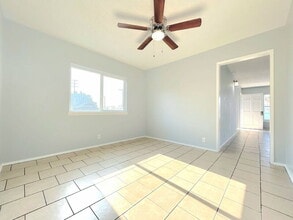 8118 Stanford Ave in Los Angeles, CA - Foto de edificio - Building Photo