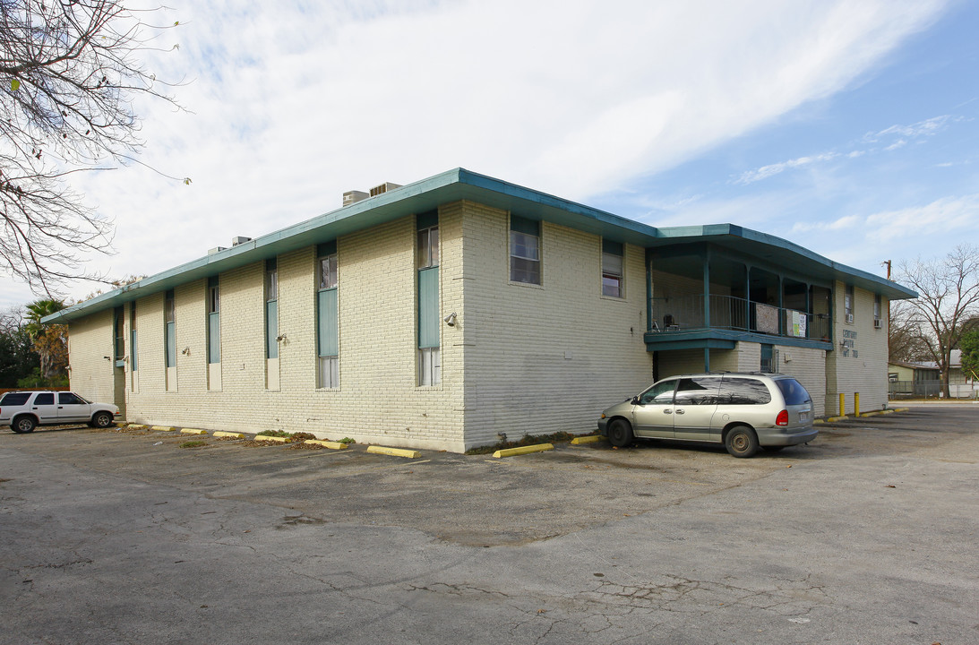 Century South Apartments in San Antonio, TX - Foto de edificio