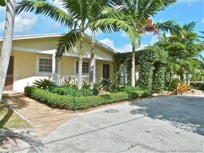 2561 Old Donald Ross Rd in Palm Beach Gardens, FL - Building Photo - Building Photo