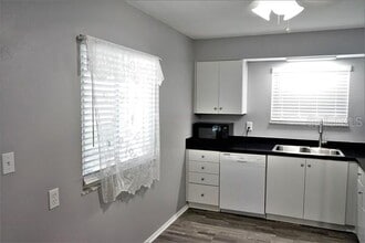 1304 Beach Blvd in Sun City Center, FL - Building Photo - Building Photo