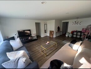 5737 N Elston Ave, Unit 1 in Chicago, IL - Building Photo - Building Photo